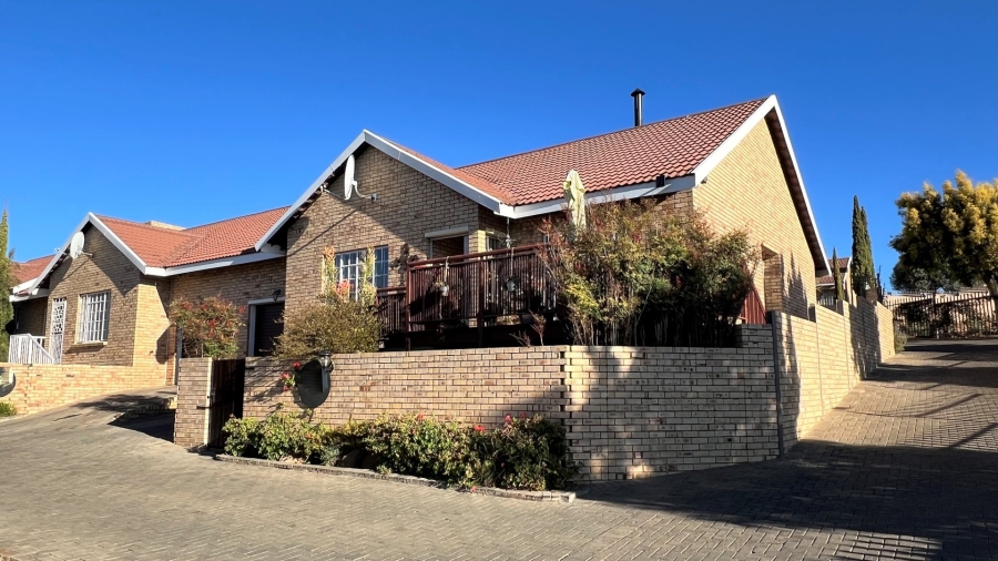 3 Bedroom Property for Sale in Pentagon Park Free State